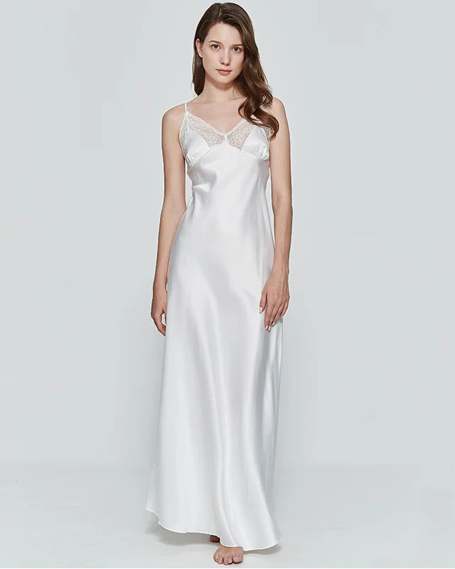 Robe de Nuit Longue Femme – Satin et Décolleté en Dentelle
