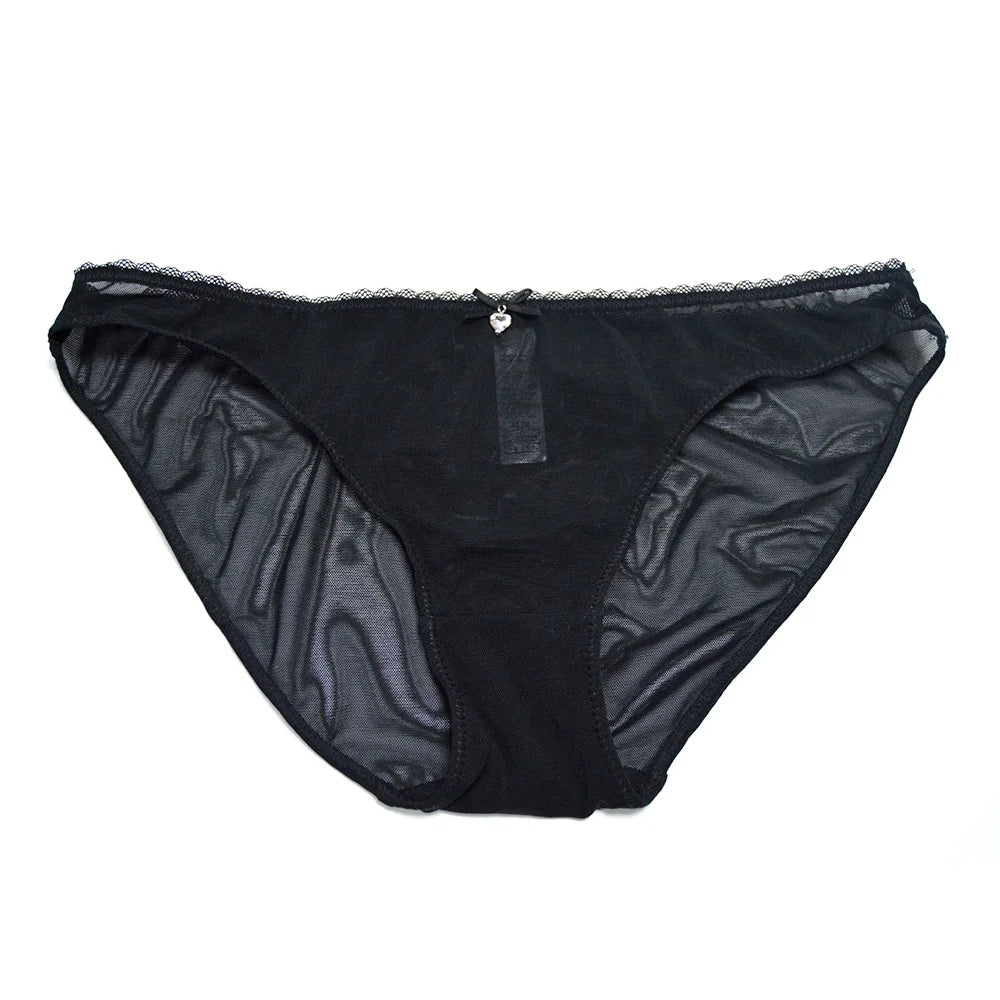 Lingerie en maille transparente à armatures