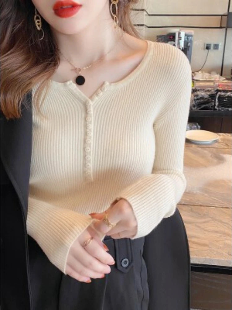 Haut en Maille Ajusté Femme – Col V et Boutons