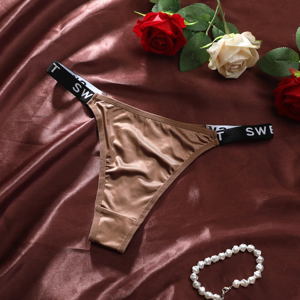 String Satin Femme – Doux et Soyeux