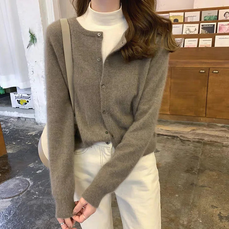 Cardigan Doux Femme – Maille et Col Rond