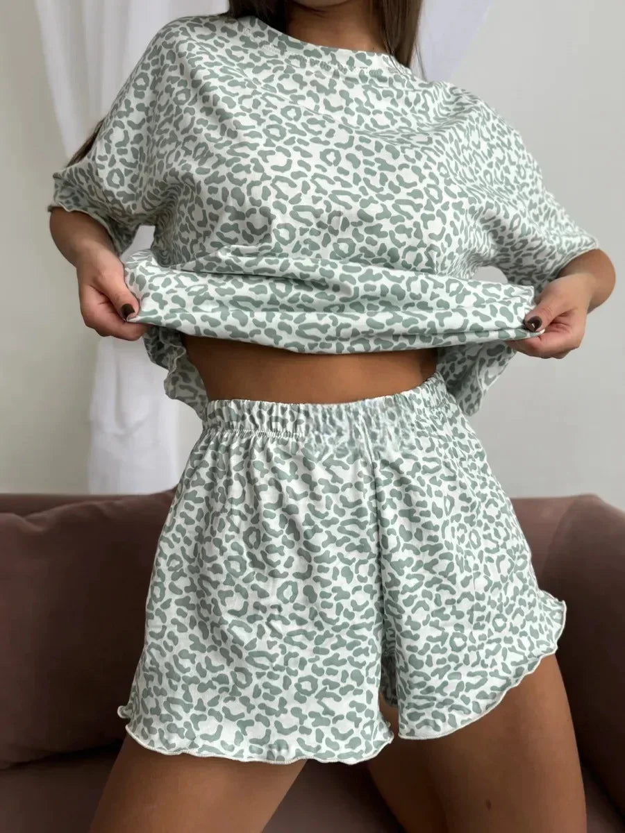 Pyjama Court Léopard Femme – Haut Manches Mi-Longues et Short