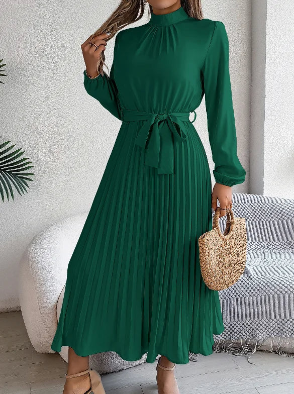 Robe Longue Plissée Femme – Col Montant et Laçage