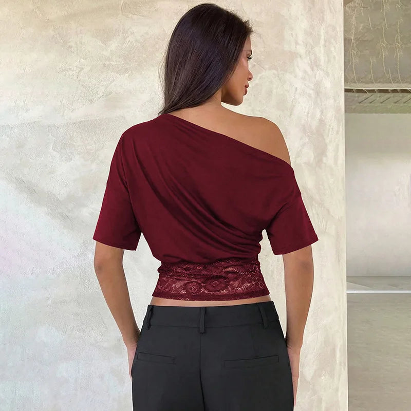 Crop Top en Dentelle Femme – Col Asymétrique et Épaules Dénudées