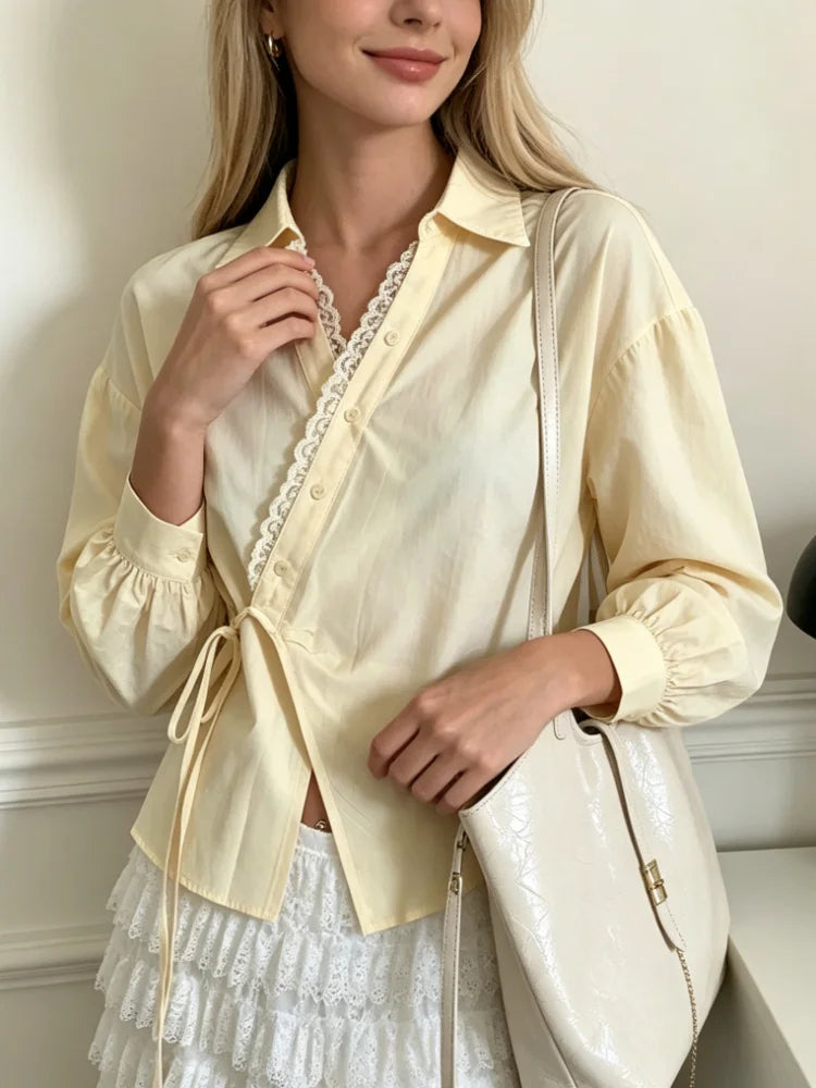 Chemise Femme – Col à Revers, Dentelle et Taille Nouée