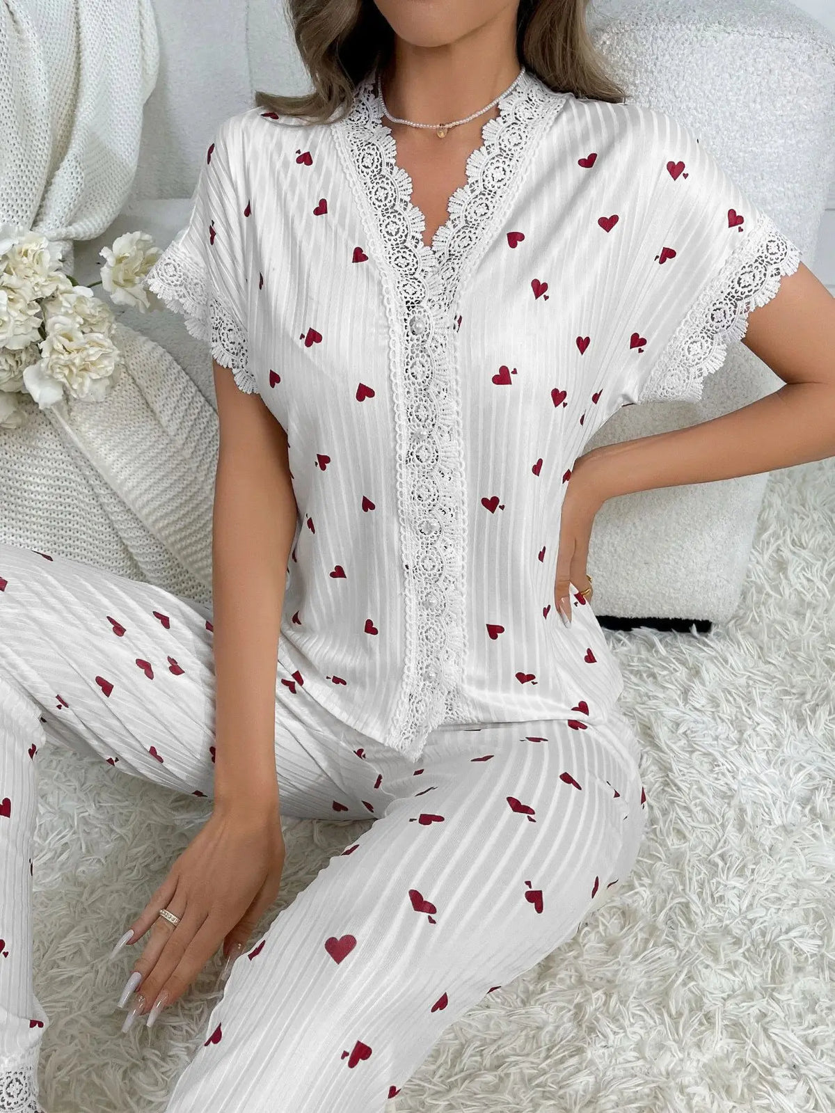 Pyjama à Cœurs Femme – Haut Manches Courtes en Dentelle et Pantalon