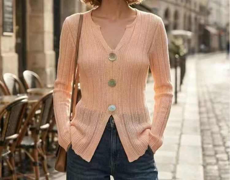 Pull en Maille Femme – Col V et Boutons Décoratifs