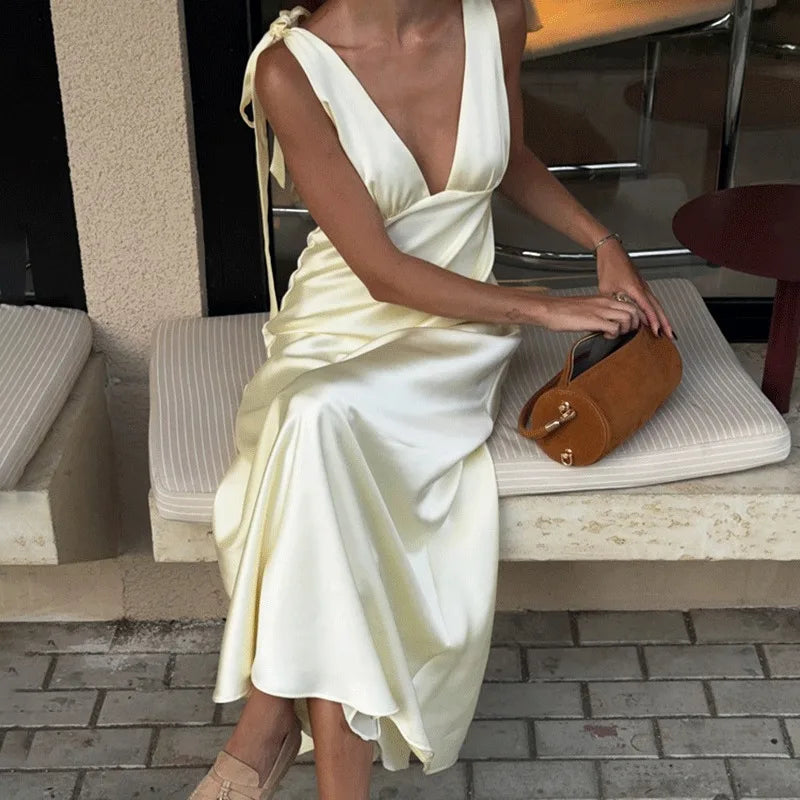 Robe Longue Femme – Dentelle, Col V et Dos Nu
