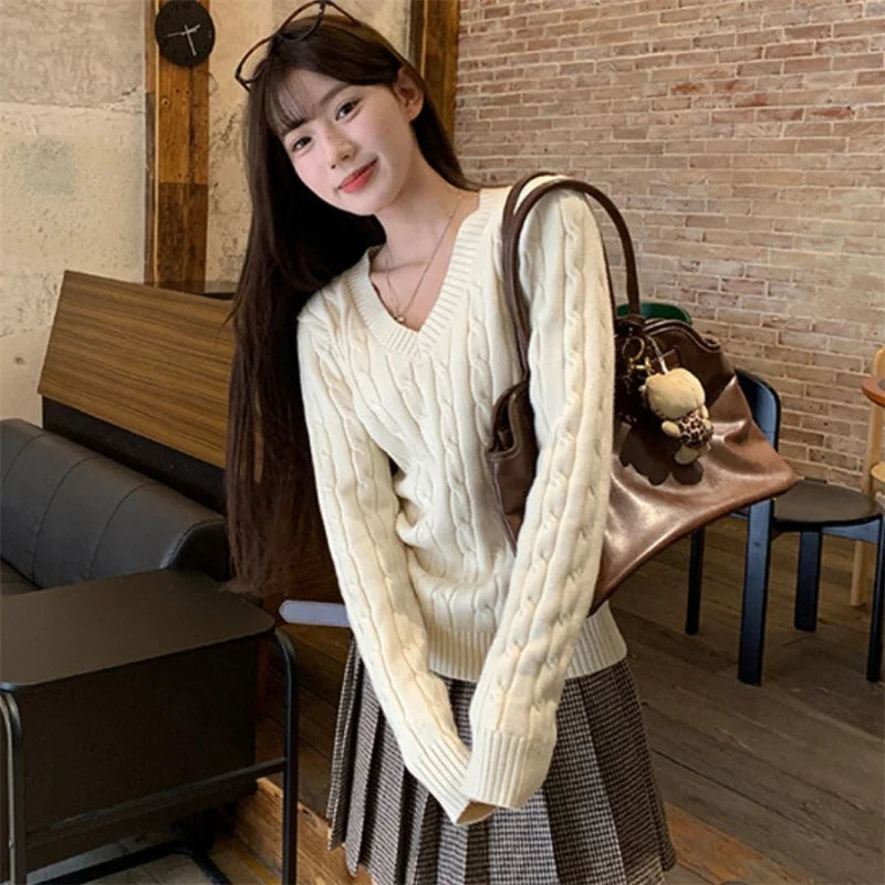Pull Torsadé Femme – Maille et Col V
