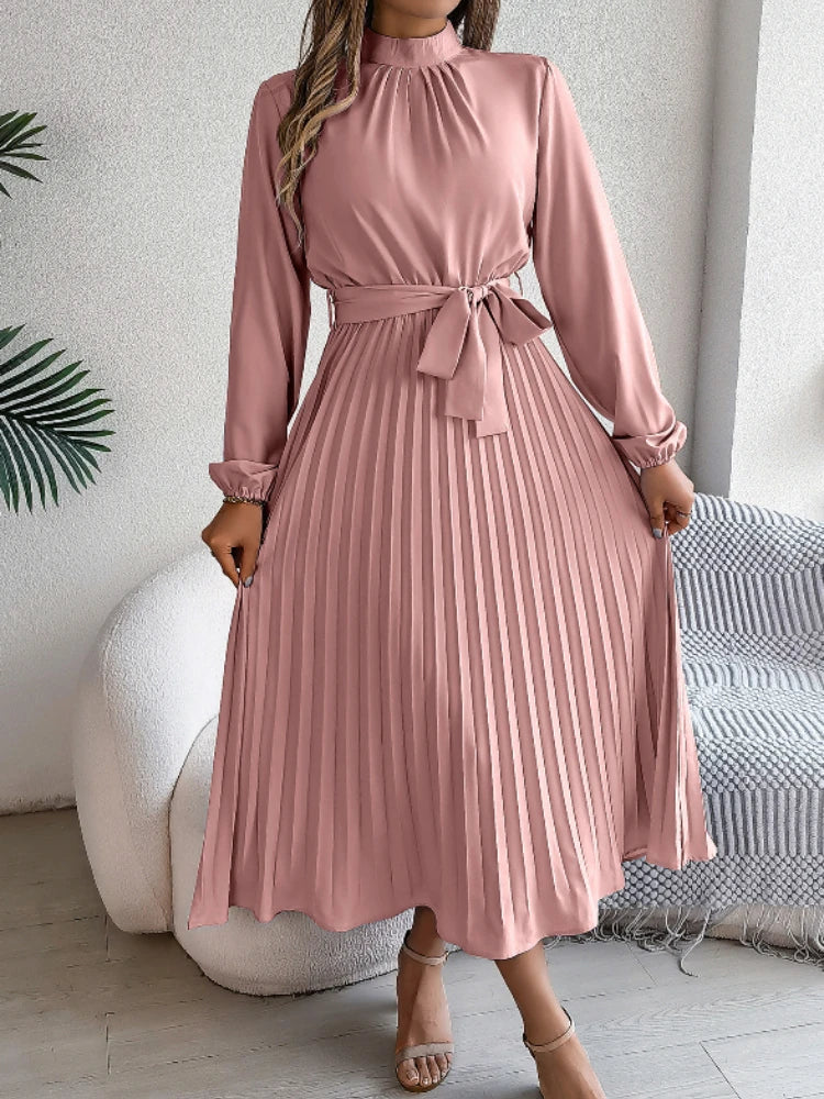 Robe Longue Plissée Femme – Col Montant et Laçage