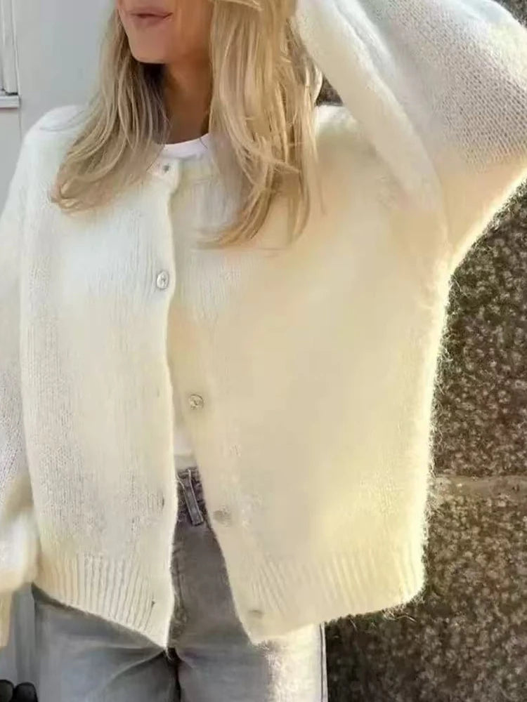 Pull Doux Femme – Maille et Boutonnage