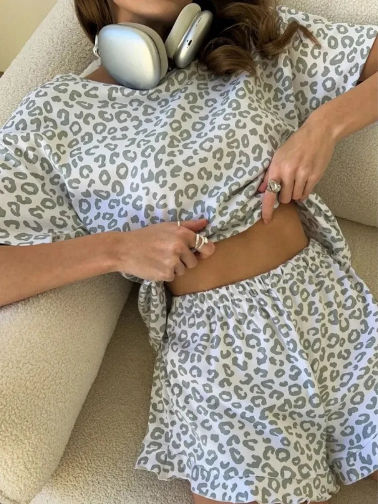 Pyjama Court Léopard Femme – Haut Manches Mi-Longues et Short