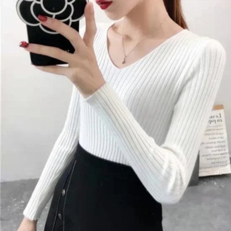 Pull Côtelé Femme – Col V et Coupe Ajustée