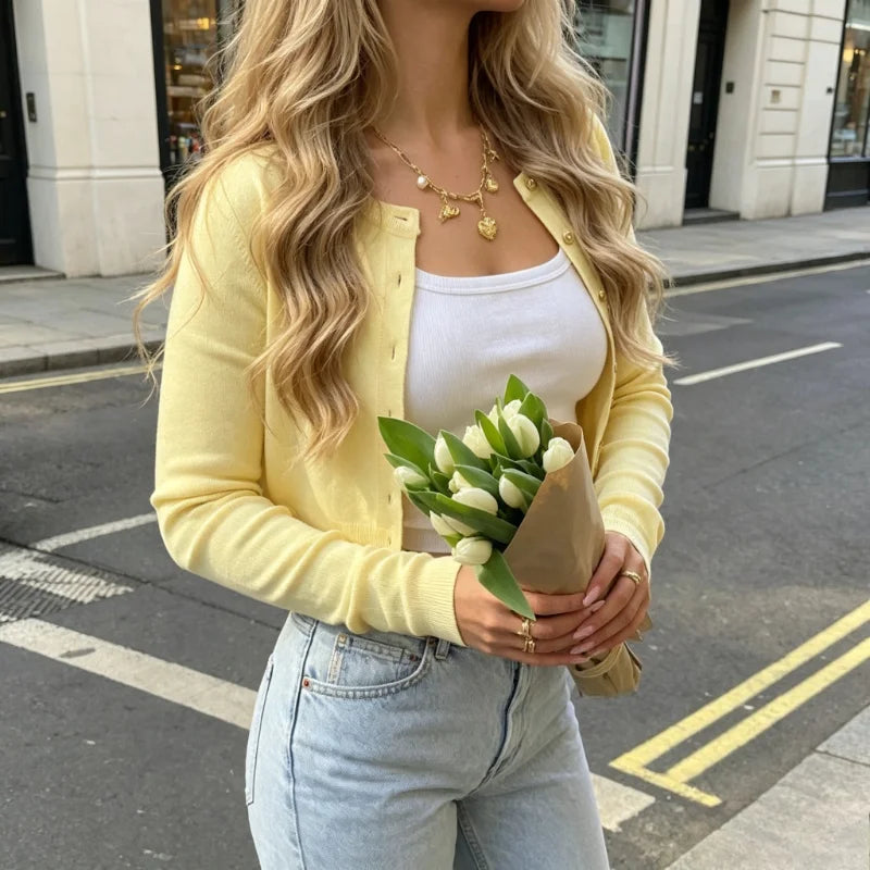 Cardigan Uni Femme – Maille et Coupe Ajustée