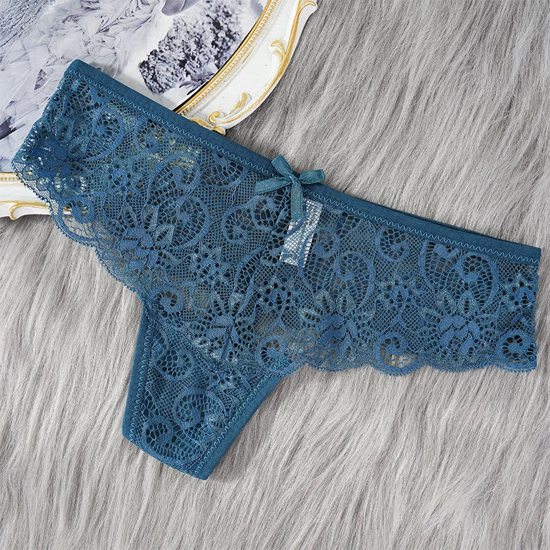String Femme – Dentelle Délicate
