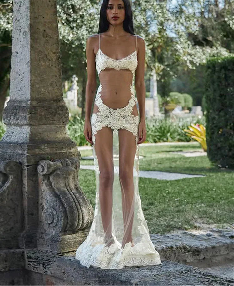 Robe Longue Évasée en Maille Transparente Brodée de Fleurs