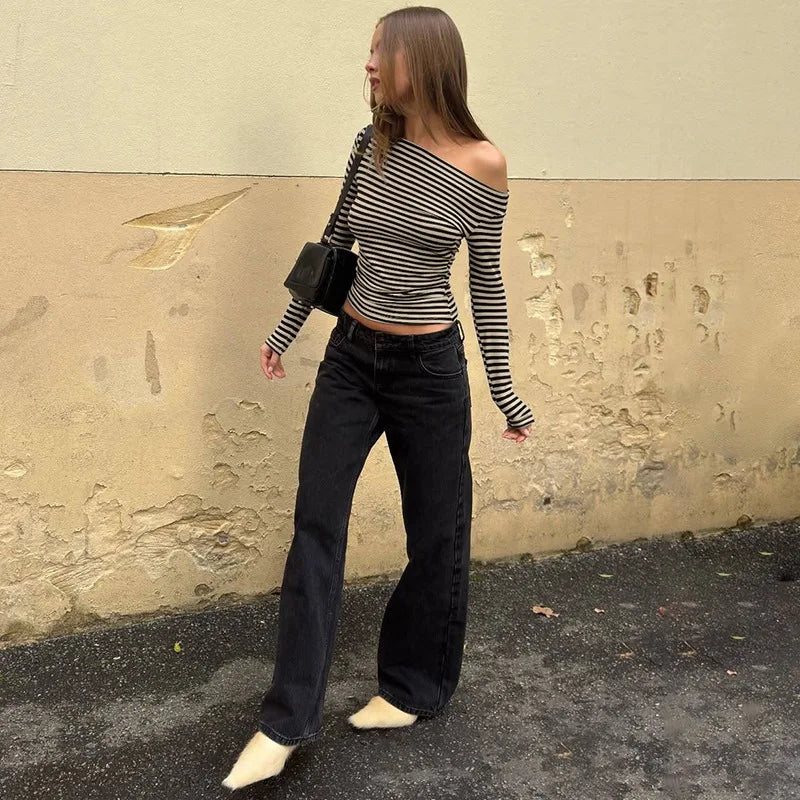 Haut Rayé à Épaule Dénudée – Style Asymétrique