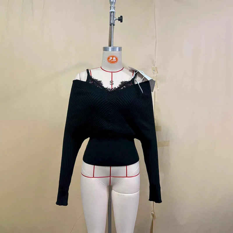 Pull femme épaules dénudées avec empiècements dentelle