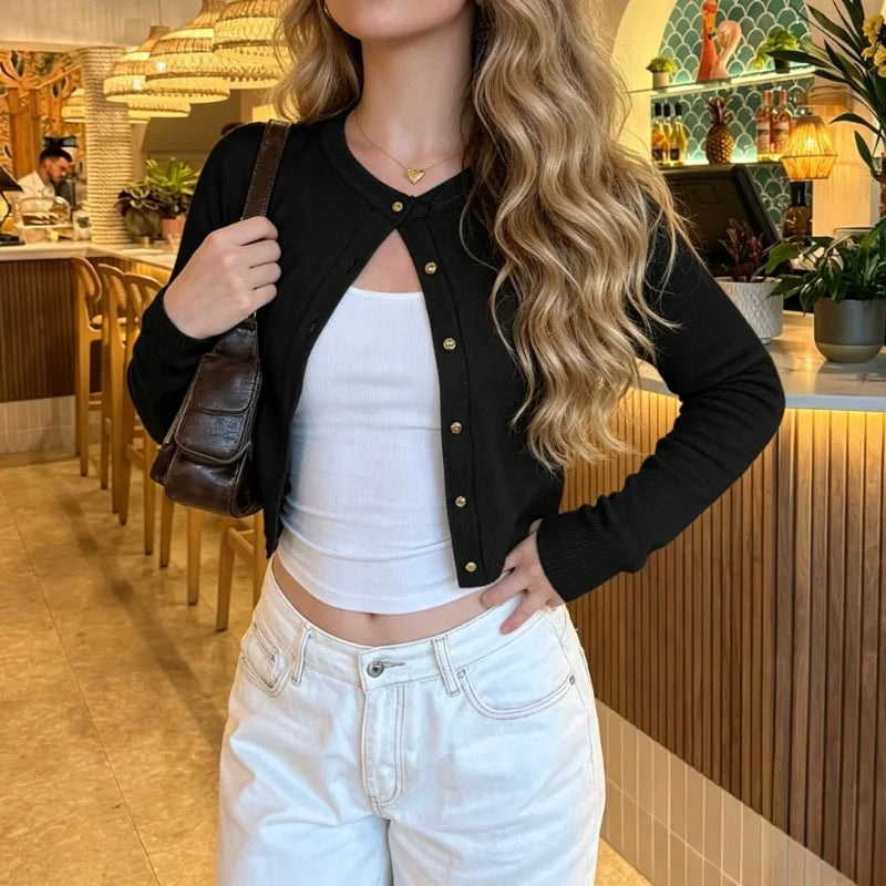Cardigan Uni Femme – Maille et Coupe Ajustée