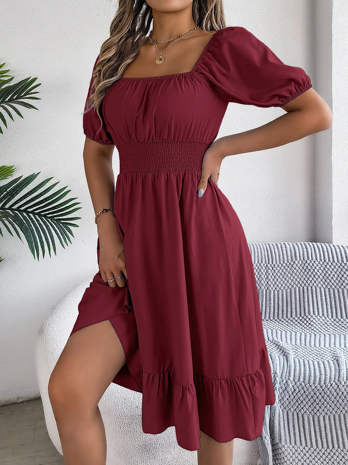 Robe Élégante Femme – Taille Haute, Col Carré et Manches Courtes