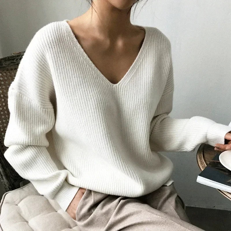 Pull Uni Femme – Col V et Ourlet Asymétrique