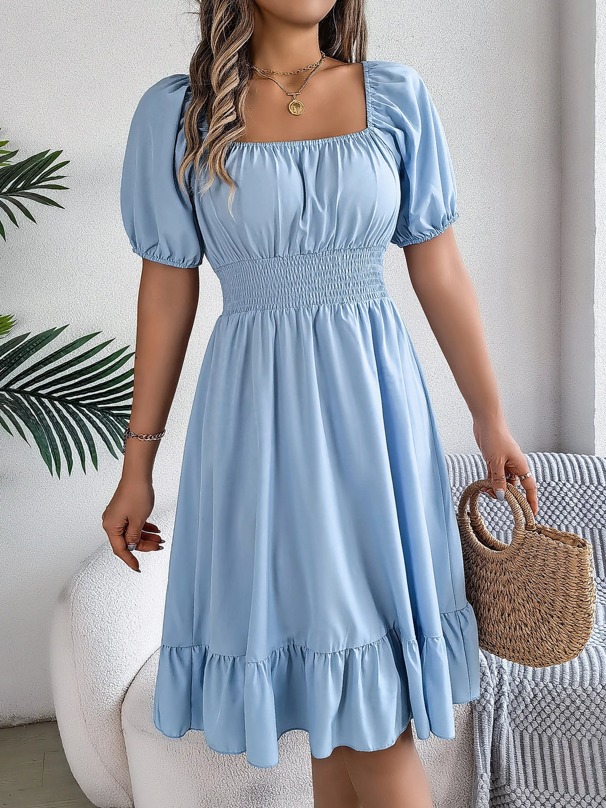 Robe Élégante Femme – Taille Haute, Col Carré et Manches Courtes