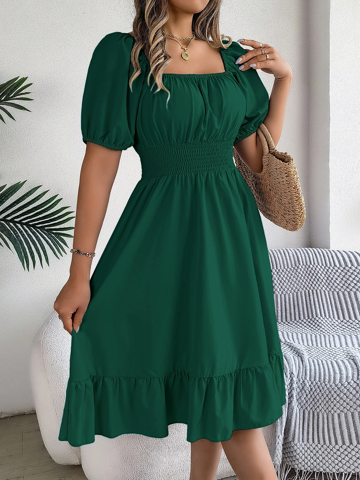 Robe Élégante Femme – Taille Haute, Col Carré et Manches Courtes
