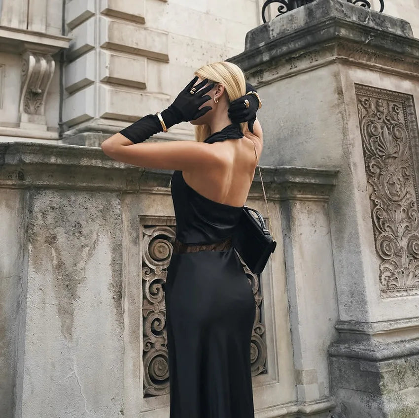 Robe Longue Noire Femme – Col Bénitier, Dos Nu et Dentelle