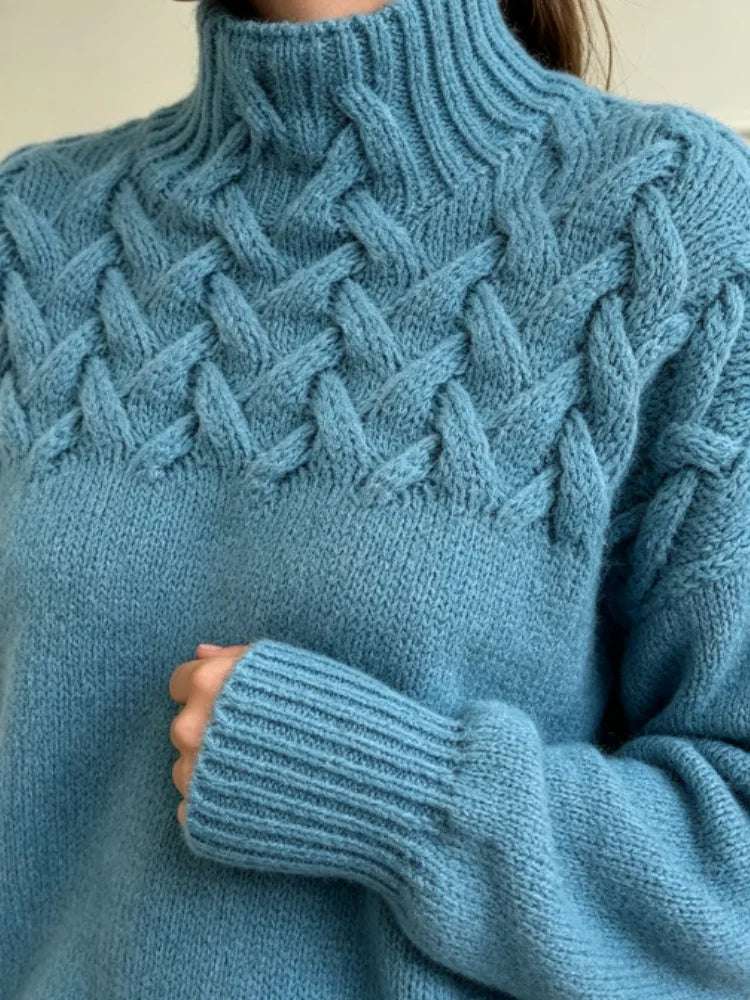 Pull Ample Femme – Maille Torsadée et Col Roulé