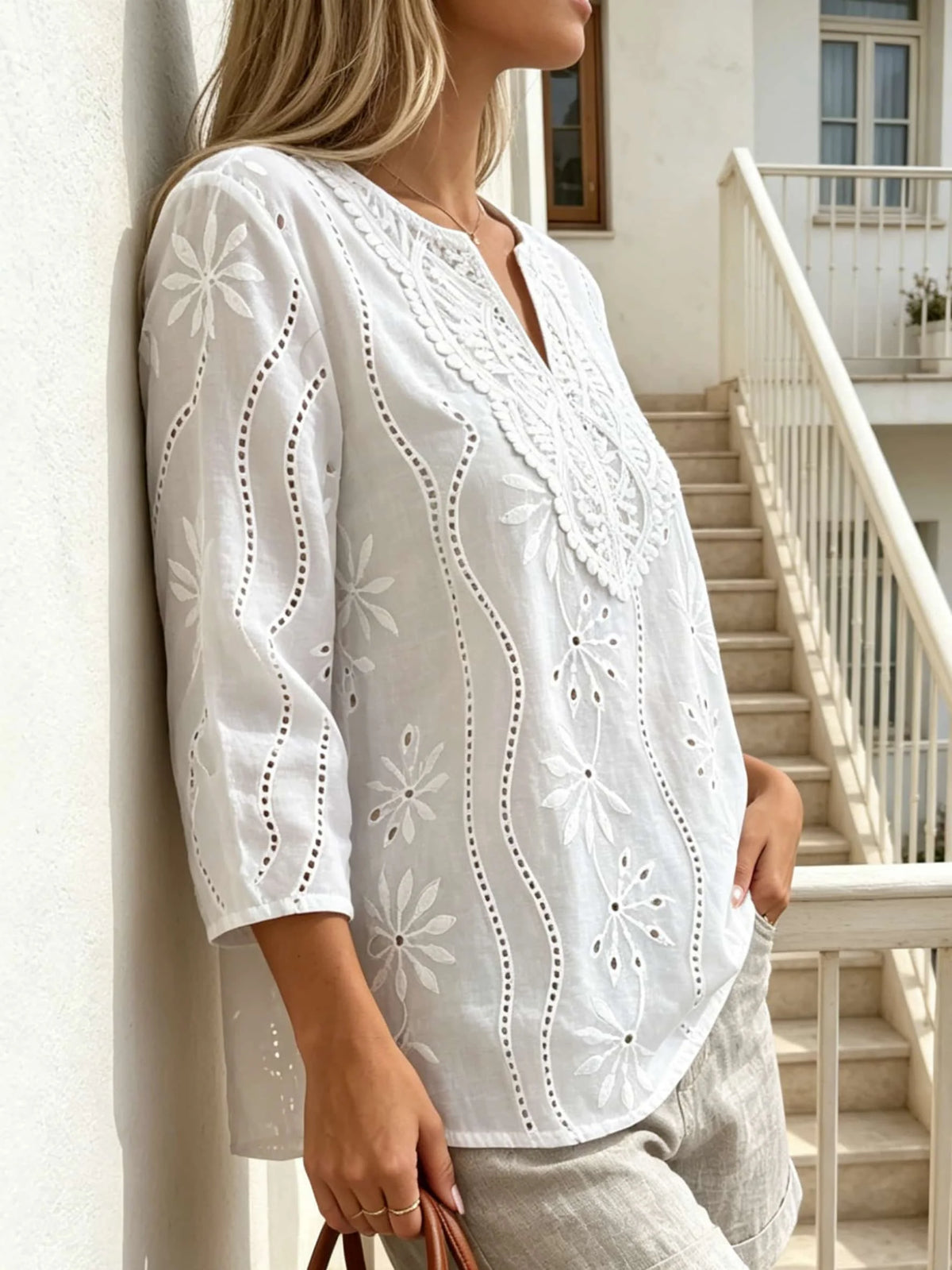 Chemisier Blanc Femme – Col V, Broderie Ajourée et Dentelle