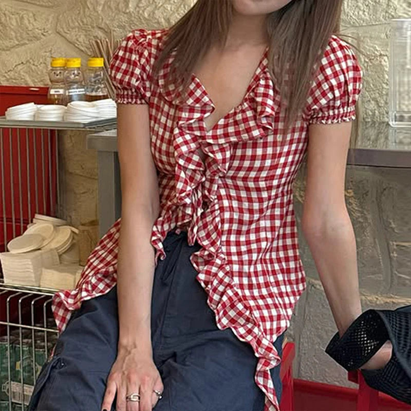 T-shirt à Carreaux Rouges Femme – Volants et Laçage