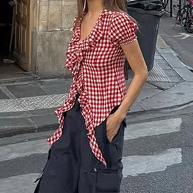 T-shirt à Carreaux Rouges Femme – Volants et Laçage