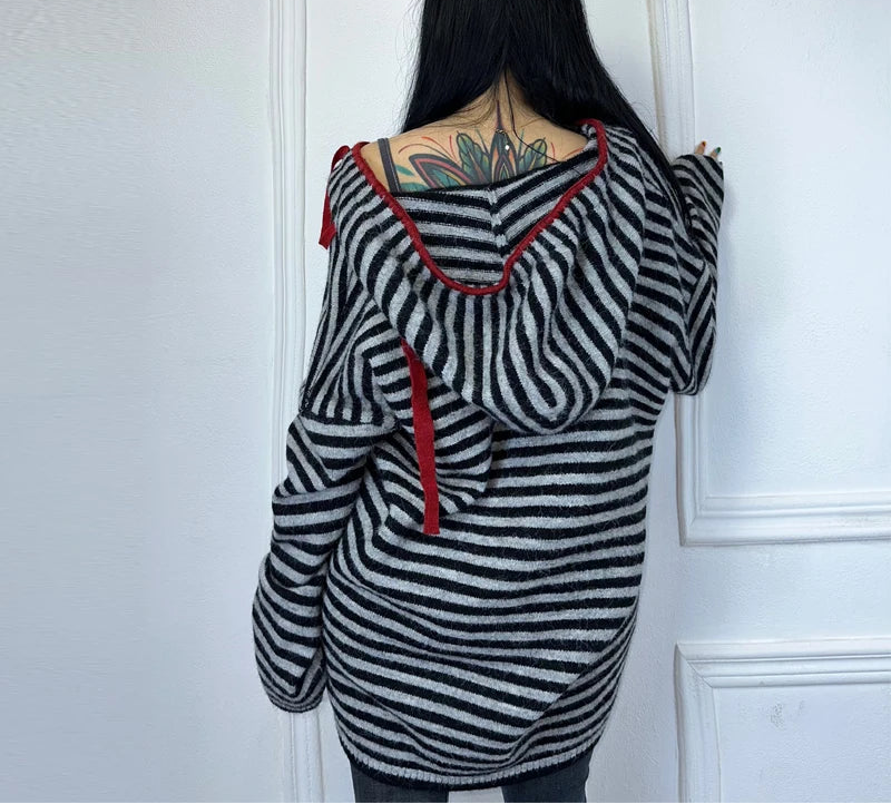 Pull Rayé à Capuche Femme – Col V