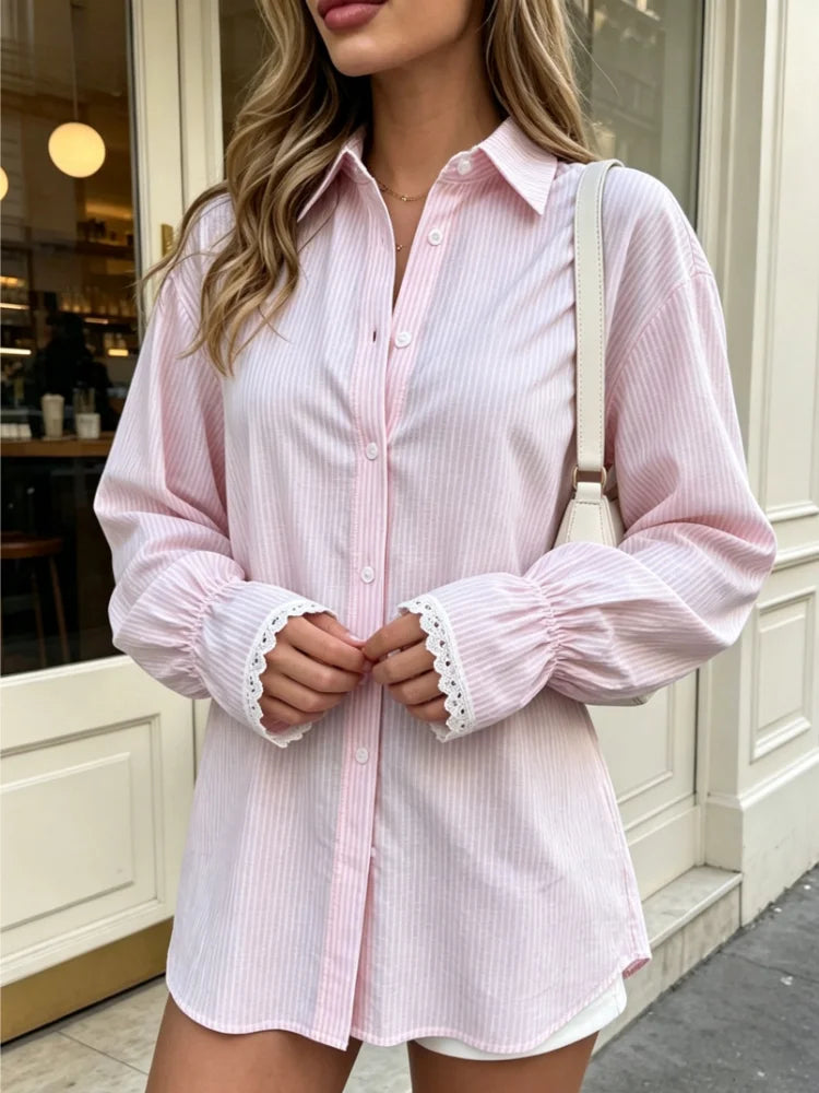 Chemisier Rayé Femme – Manches Longues et Bordure en Dentelle