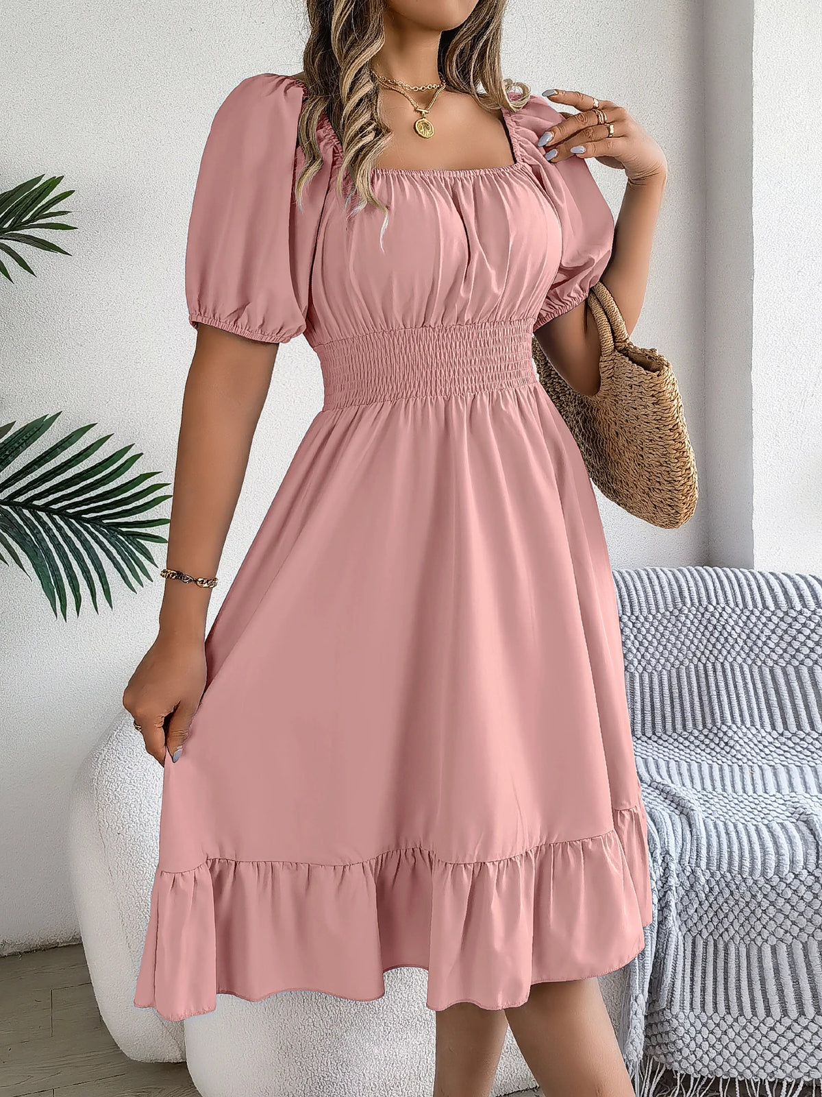 Robe Élégante Femme – Taille Haute, Col Carré et Manches Courtes