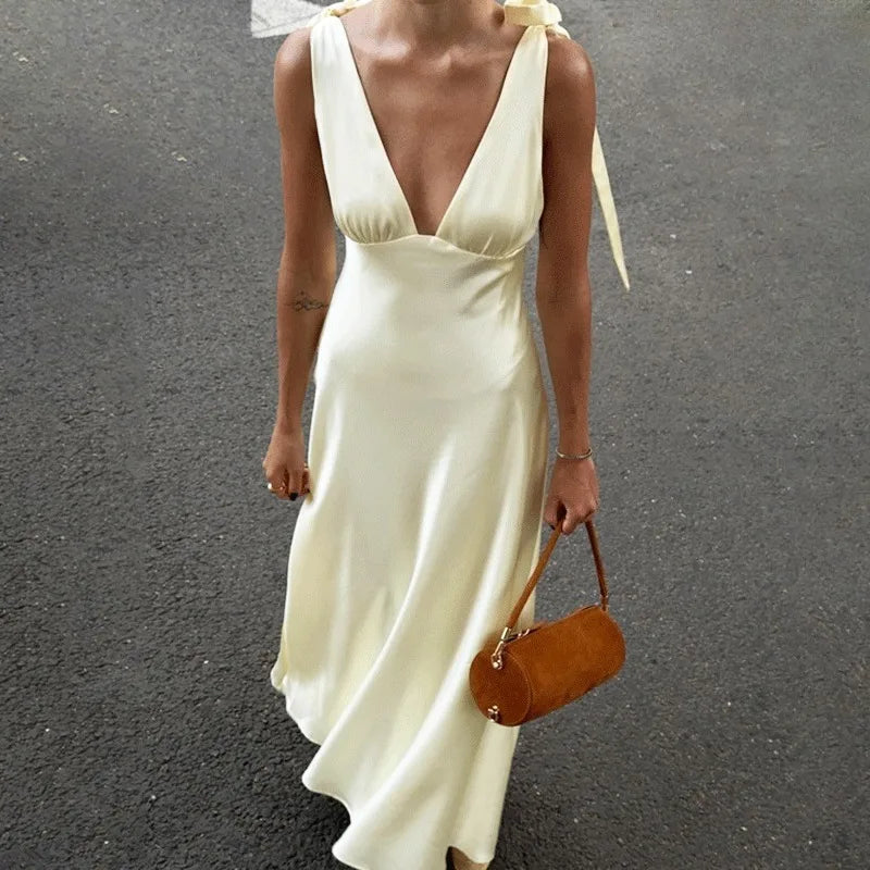 Robe Longue Femme – Dentelle, Col V et Dos Nu