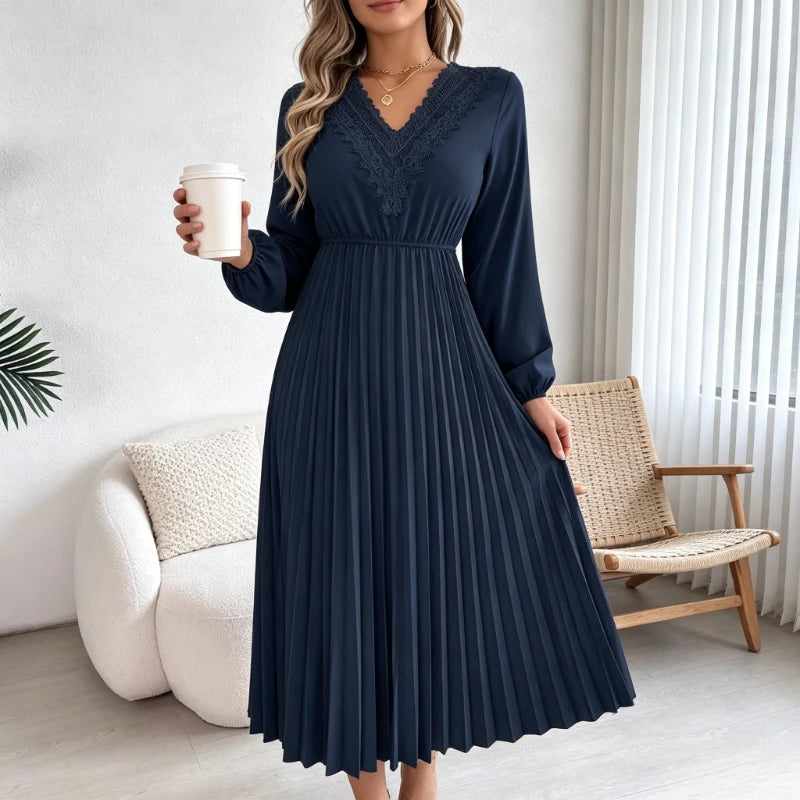 Robe Longue Plissée Femme – Col V et Taille en Dentelle