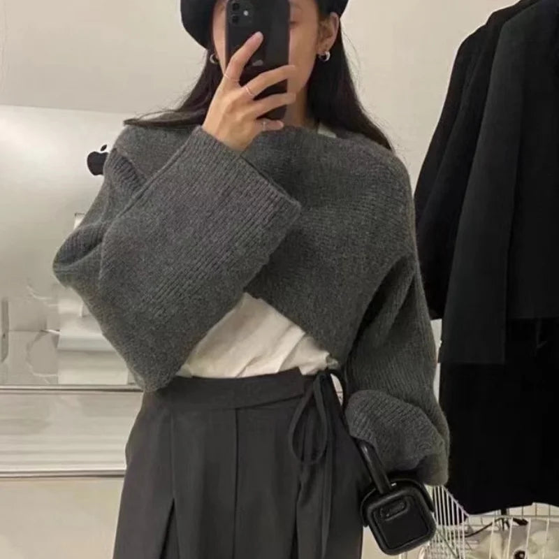 Pull Court Asymétrique Femme – Maille Unie et Manches Longues