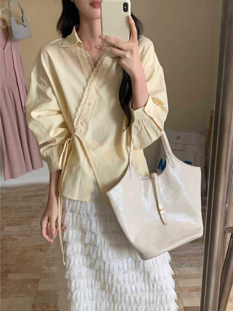 Chemise Femme – Col à Revers, Dentelle et Taille Nouée