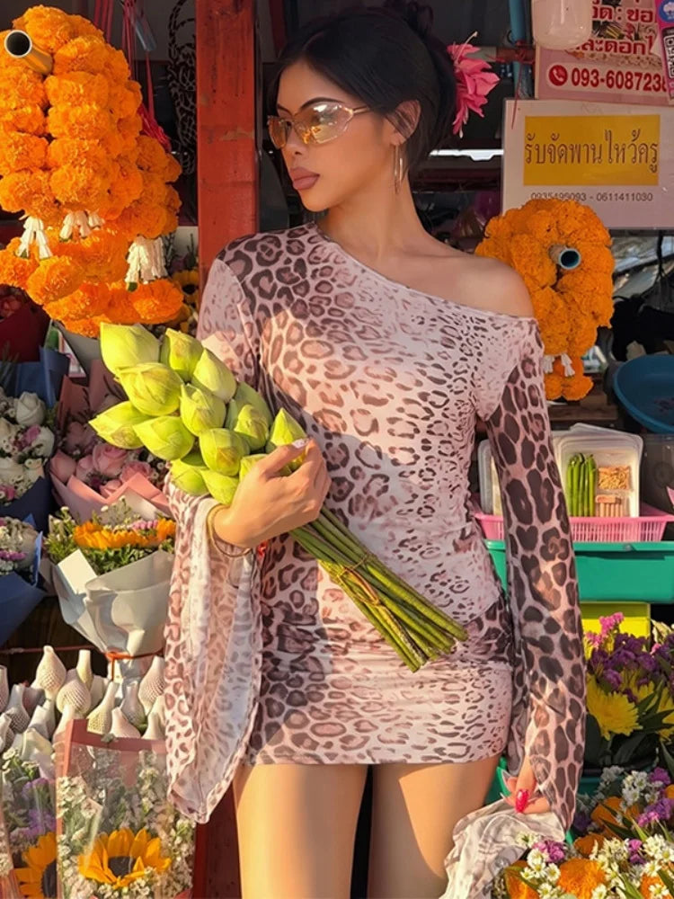 Robe femme moulante asymétrique imprimé léopard
