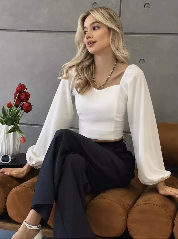 Chemise Courte Femme – Coupe Ajustée et Col Carré