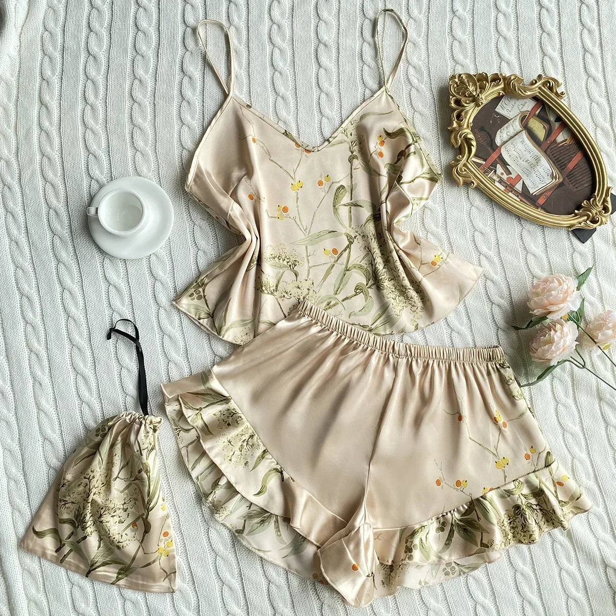 Pyjama 3 Pièces Femme – Motif Floral, Caraco, Short et Pochette