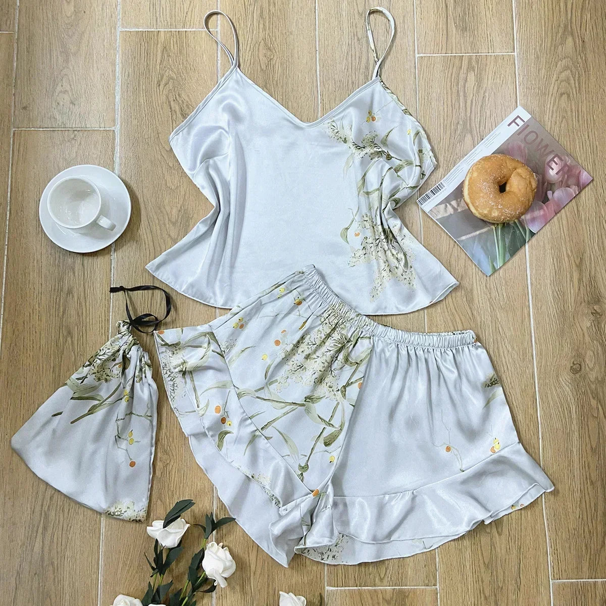 Pyjama 3 Pièces Femme – Motif Floral, Caraco, Short et Pochette