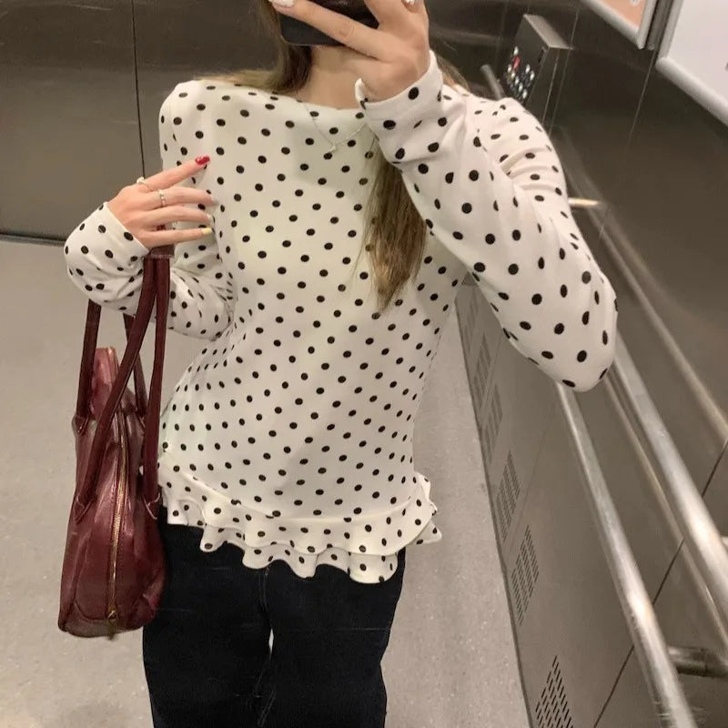 T-shirt à Pois Femme – Coupe Cintrée et Bords à Volants