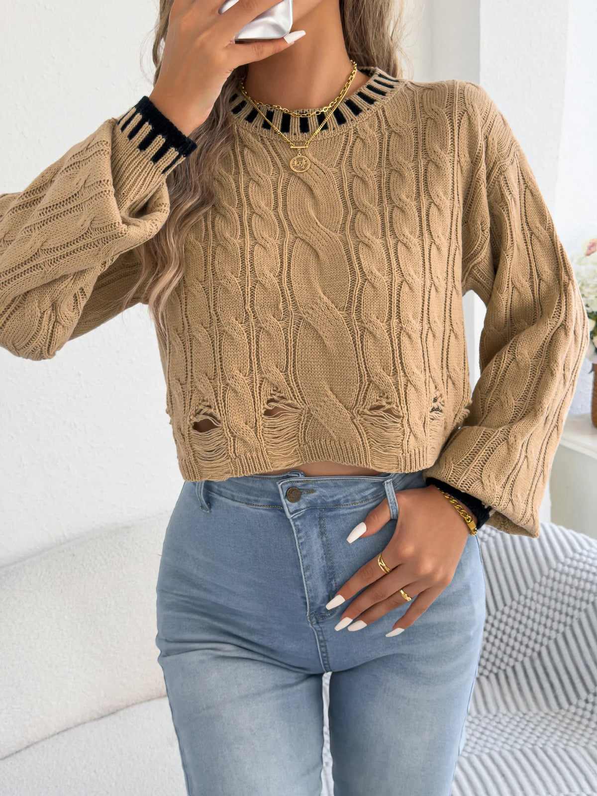 Pull Torsadé Femme – Bordures Contrastantes et Ourlet Effiloché