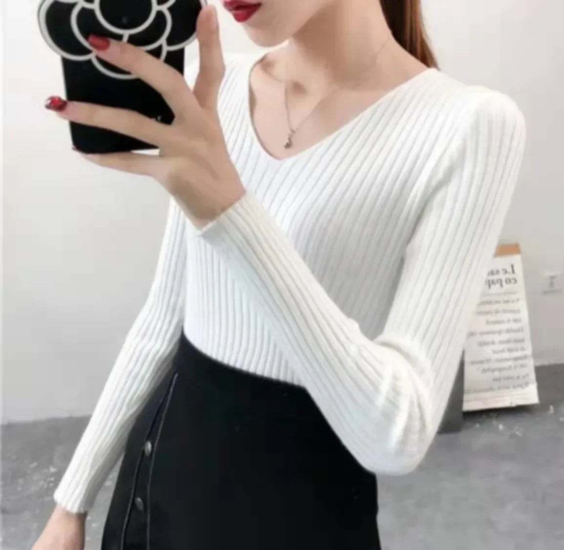 Pull Côtelé Femme – Col V et Coupe Ajustée