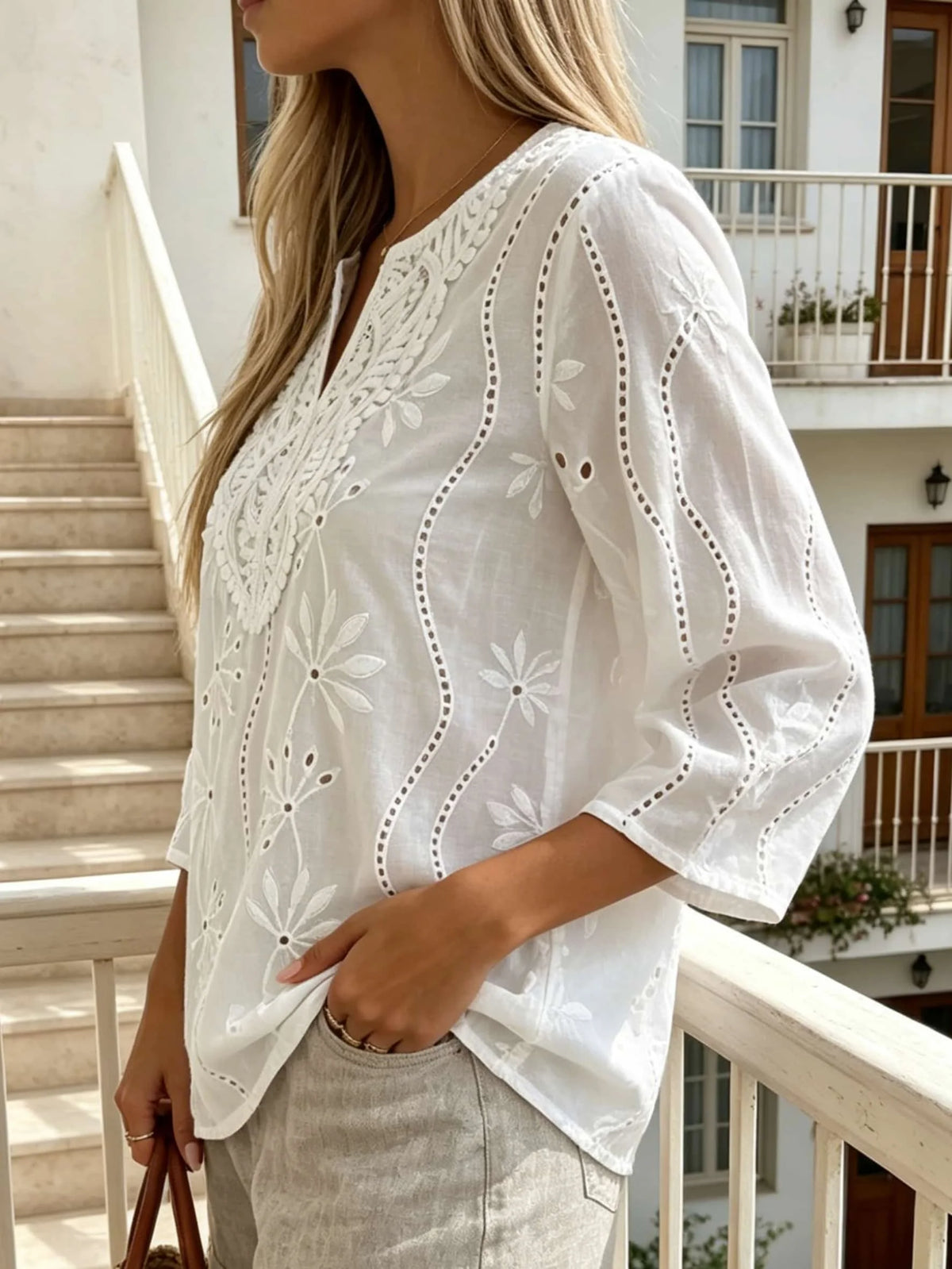 Chemisier Blanc Femme – Col V, Broderie Ajourée et Dentelle