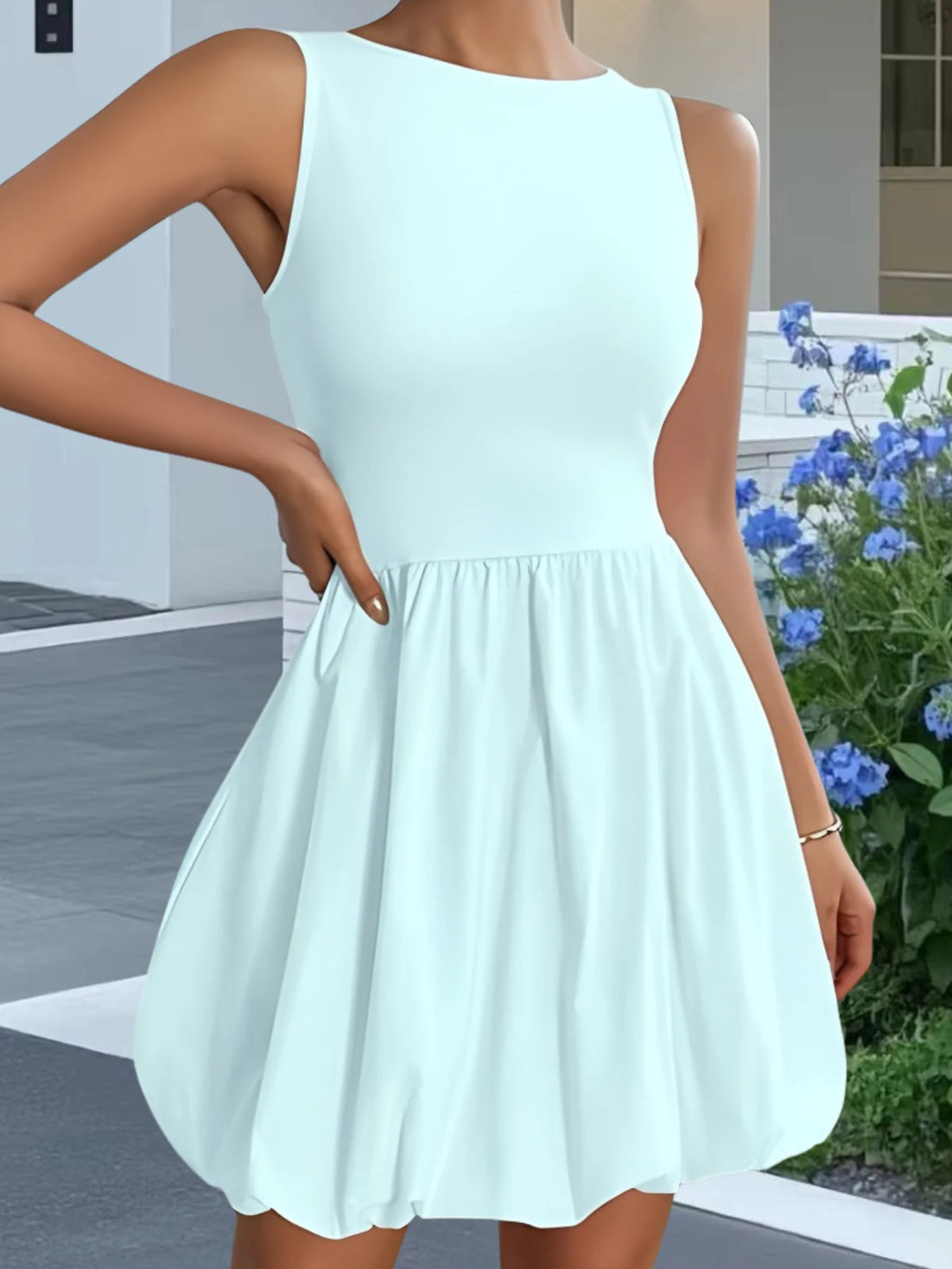 Robe Courte Femme – Col Rond et Sans Manches