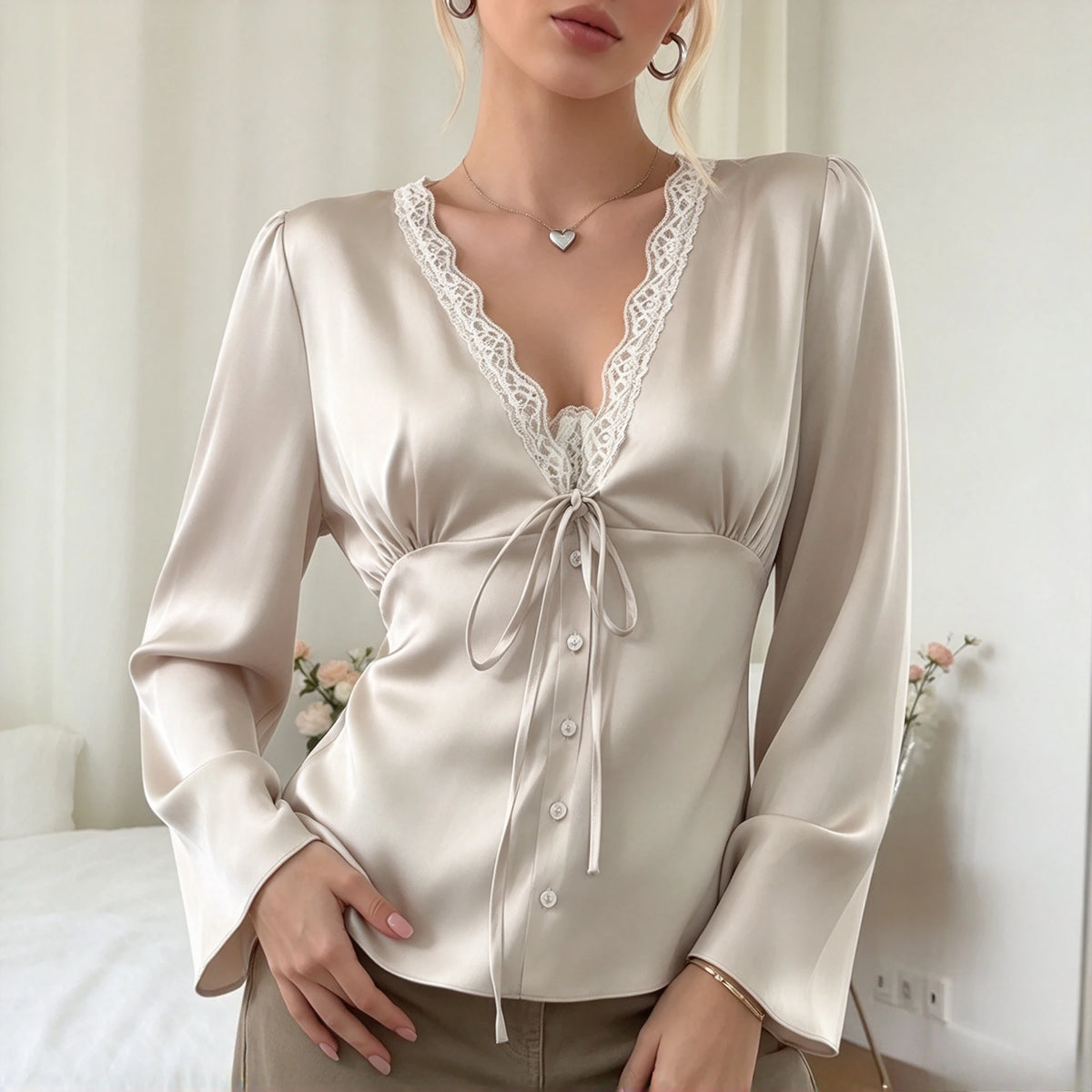 Chemise Satinée Femme – Col V Profond et Dentelle