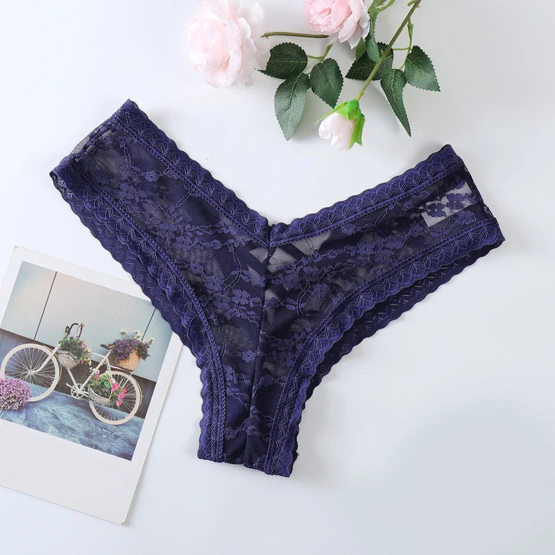 String Dentelle Femme – Fleurs et Brides Croisées